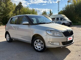 2011 Skoda Fabia II Рестайлинг, серебристый, 495000 рублей, вид 3