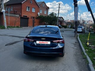 2020 Chevrolet Malibu IX Рестайлинг, синий, 1390000 рублей, вид 4