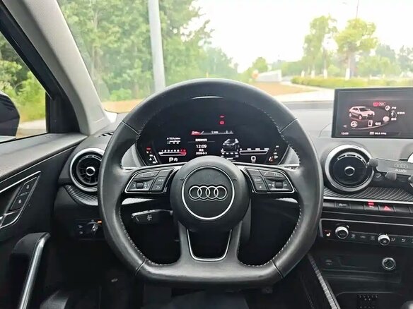 2022 Audi Q2 35 TFSI I Рестайлинг, серый - вид 12