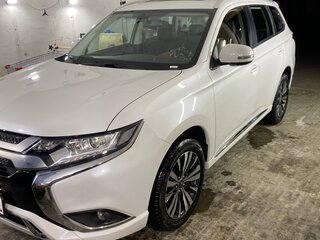 2022 Mitsubishi Outlander III Рестайлинг 3, белый, 2700000 рублей, вид 2