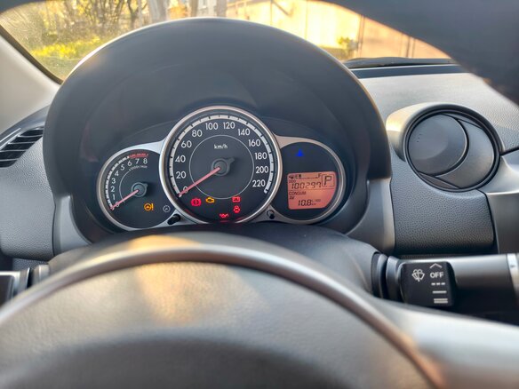2012 Mazda 2 II Рестайлинг (DE2), красный, 930000 рублей - вид 10