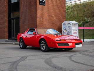 1989 Pontiac Firebird III, красный, 2500000 рублей, вид 1