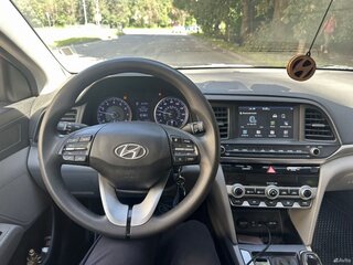 2020 Hyundai Elantra VI (AD) Рестайлинг, красный, 1400000 рублей, вид 4