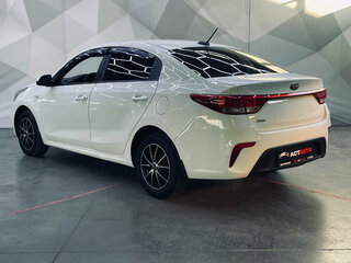 2017 Kia Rio IV, белый, 990000 рублей, вид 4