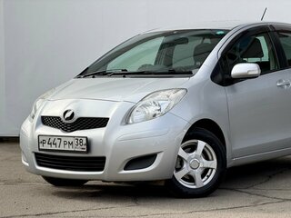 2009 Toyota Vitz II (XP90), серый, 590000 рублей, вид 2