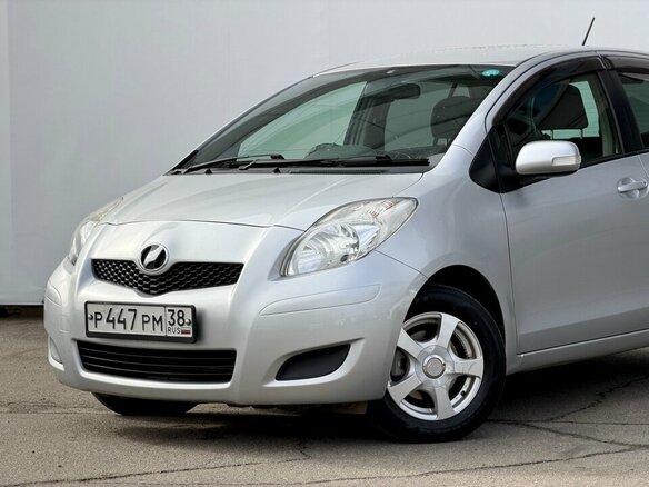 2009 Toyota Vitz II (XP90), серый - вид 2