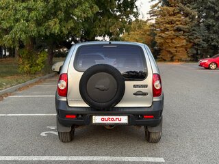 2013 Chevrolet Niva I Рестайлинг, серебристый, 580000 рублей, вид 4