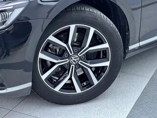 2023 Volkswagen Magotan B8 Рестайлинг, чёрный, 1750004 рублей, вид 3