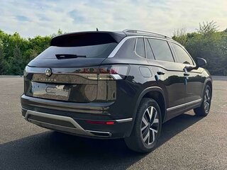 2023 Volkswagen Tayron I Рестайлинг, чёрный, 2100285 рублей, вид 4