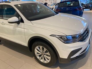 2021 Volkswagen Tiguan II Рестайлинг, белый, 2150000 рублей, вид 3