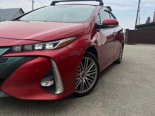 2017 Toyota Prius PHV ZVW52 Prime IV (XW50), красный, 2330000 рублей, вид 3