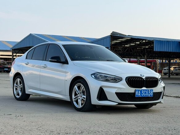2023 BMW 1 серии 120i III (F52) Рестайлинг, белый - вид 2