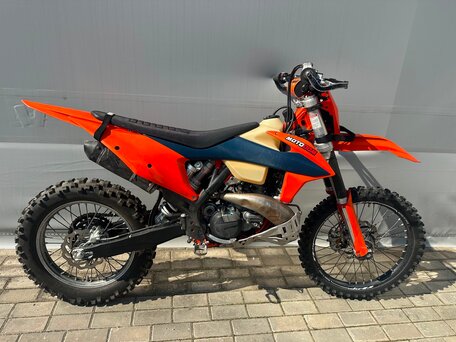 2023 KTM 300 EXC, красный, 650000 рублей, вид 1