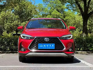 2022 Toyota Yaris L XP150 Рестайлинг, красный, 1100001 рублей, вид 2
