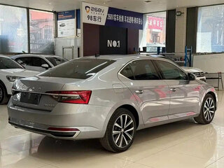 2022 Skoda Superb III Рестайлинг, серый, 1832060 рублей, вид 4