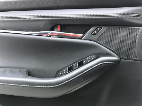 2022 Mazda 3 Axela IV (BP), белый, 1340000 рублей - вид 10