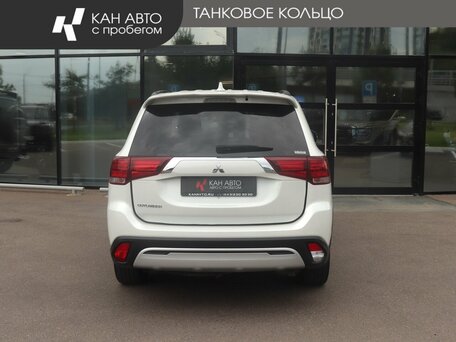 2022 Mitsubishi Outlander III Рестайлинг 3, белый, 2534000 рублей, вид 4
