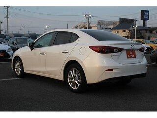 2017 Mazda Axela III Рестайлинг, белый, 1040005 рублей, вид 2