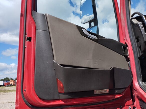 2018 Volvo FH, красный, 5584500 рублей - вид 9