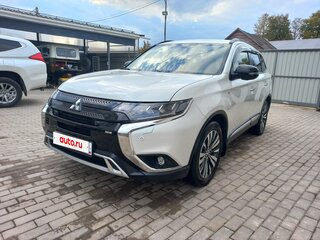 2019 Mitsubishi Outlander III Рестайлинг 3, белый, 2530000 рублей, вид 2