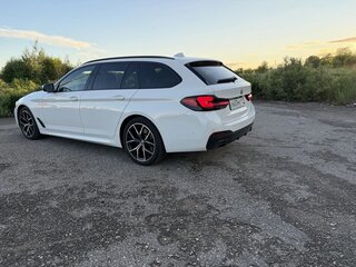 2021 BMW 5 серии 530d xDrive VII (G30/G31/G38) Рестайлинг, белый, 6800000 рублей, вид 5