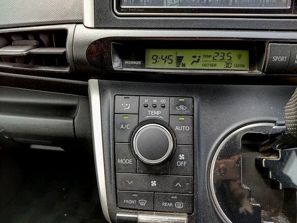 2010 Toyota Wish II, чёрный, 899000 рублей - вид 9