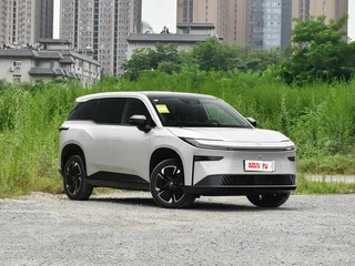 2026 Toyota bZ3X 58.3 kWh, серебристый, 2680000 рублей, вид 2