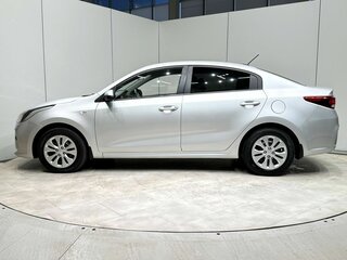 2017 Kia Rio IV, серебристый, 1350000 рублей, вид 2