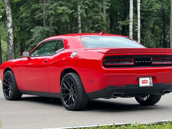 2017 Dodge Challenger III Рестайлинг 2, красный, 4000000 рублей - вид 6