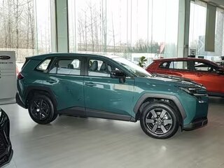 2026 Toyota RAV4 VI (XA60), зелёный, 4749099 рублей, вид 1