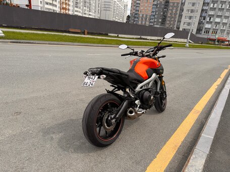 2014 Yamaha MT-09 (FZ-09), оранжевый, 749900 рублей, вид 2