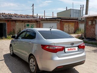 2013 Kia Rio III, серебристый, 900000 рублей, вид 5