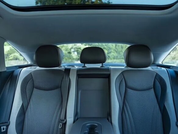2025 Volkswagen ID.7 85 kWh, серый - вид 14