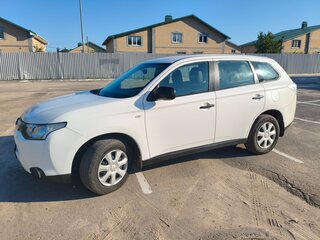 2014 Mitsubishi Outlander III, белый, 1350000 рублей, вид 2