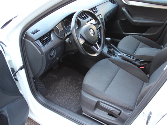 2015 Skoda Octavia III (A7), белый, 1150000 рублей - вид 7
