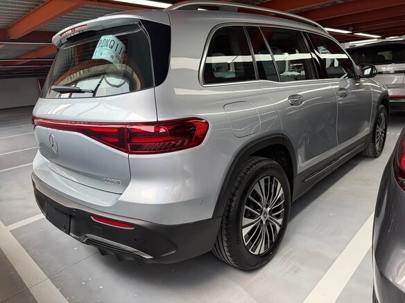 2025 Mercedes-Benz EQB 260 I Рестайлинг, серебристый, 4130000 рублей - вид 2