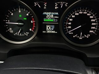 2012 Toyota Land Cruiser 200 Series Рестайлинг 1, белый, 3500000 рублей, вид 3