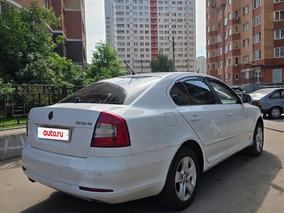 2013 Skoda Octavia II (A5) Рестайлинг, белый, 650000 рублей - вид 3