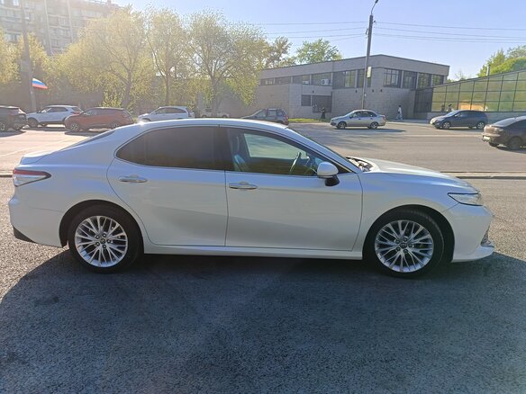 2019 Toyota Camry VIII (XV70), белый - вид 5