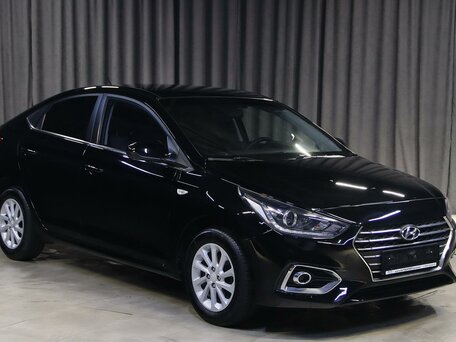 2018 Hyundai Solaris II, чёрный, 1049000 рублей, вид 3