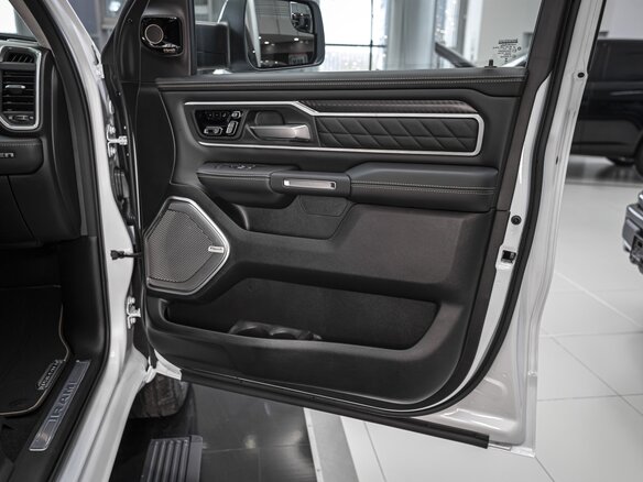 2026 Ram 1500 Crew Cab V Рестайлинг, белый, 10814927 рублей - вид 24