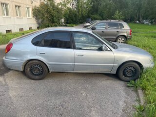 2001 Toyota Corolla VIII (E110) Рестайлинг, серебристый, 330000 рублей, вид 1
