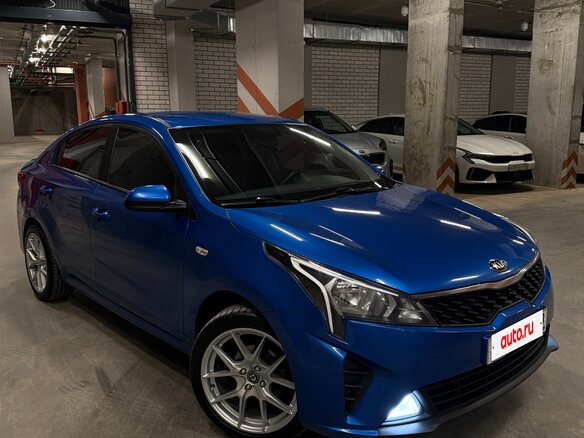 2020 Kia Rio IV Рестайлинг, синий, 1450000 рублей