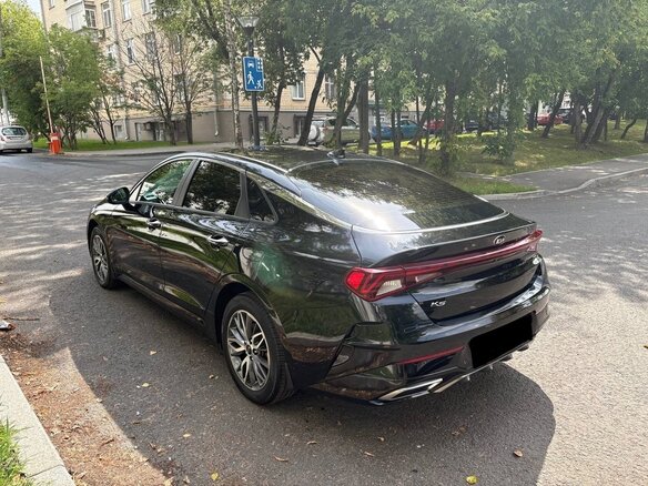 2021 Kia K5 III, чёрный, 2200000 рублей - вид 3