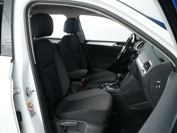 2018 Volkswagen Tiguan II, белый - вид 7