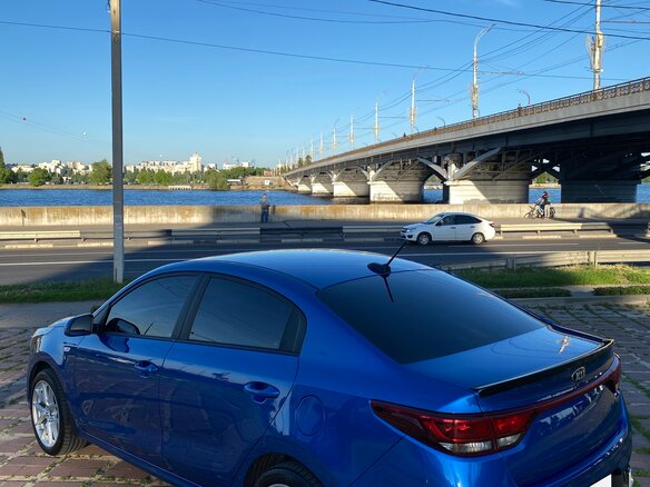 2020 Kia Rio IV Рестайлинг, синий, 1450000 рублей - вид 11
