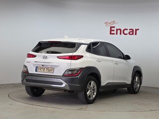 2022 Hyundai Kona I Рестайлинг, белый, 1800000 рублей, вид 3