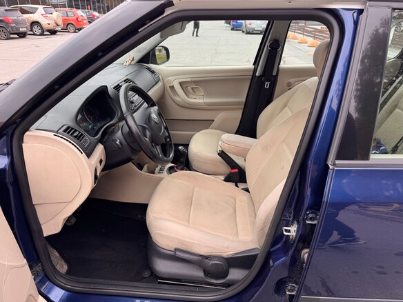 2011 Skoda Fabia II Рестайлинг, синий, 380000 рублей - вид 9