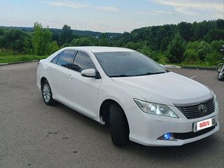 2013 Toyota Camry VII (XV50), белый, 1700000 рублей, вид 4