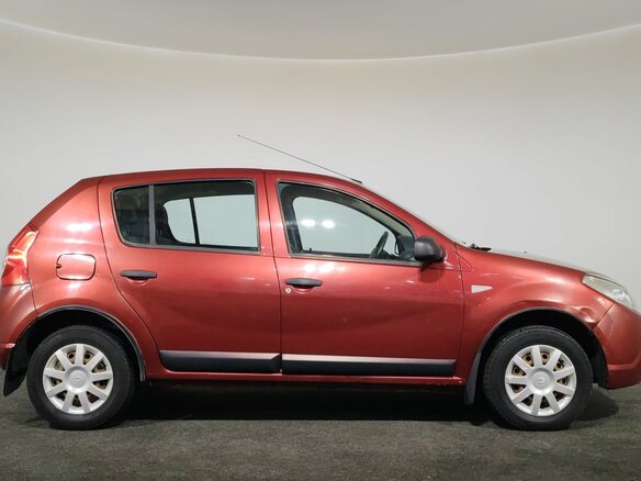 2010 Renault Sandero I, красный - вид 3